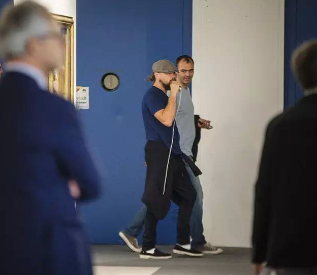 Vaping spokesman Leonardo DiCaprio